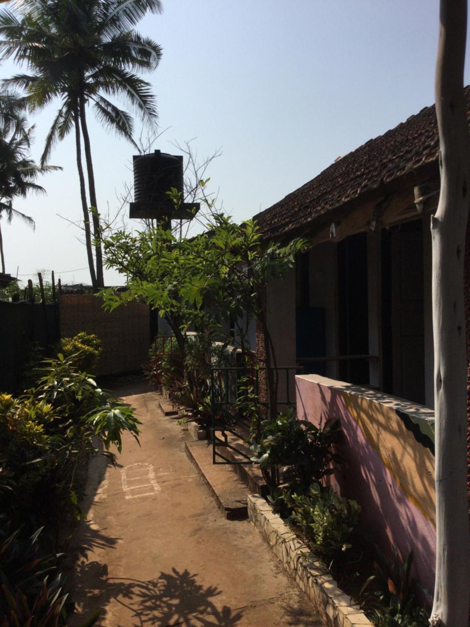 Hippie Hostel Or Goamazing Hostel Anjuna Exterior photo
